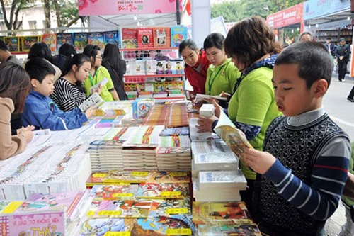 Sau 4 ngày, phố sách Xuân Bính Thân 2016 đạt doanh thu trên 4 tỷ đồng