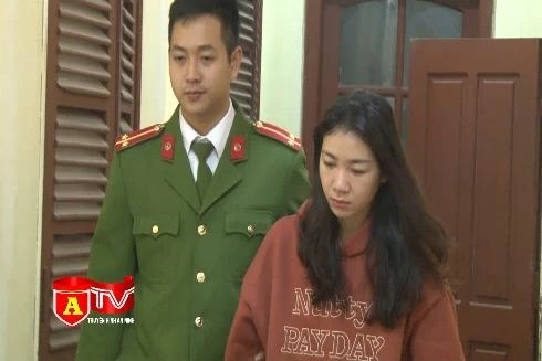 Chân dung hot girl bán dâm kiêm môi giới mại dâm