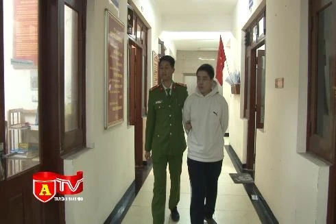 Túng quẫn vì vay nợ lãi cao, sinh viên mang dao đi cướp tài sản của lái xe ôm