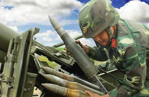 Bộ đội Tây Nguyên diễn tập bắn đạn thật