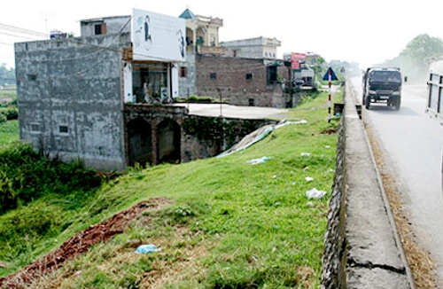 Kiểm tra, xử lý ngay sự cố tại tuyến đê Tả Đáy