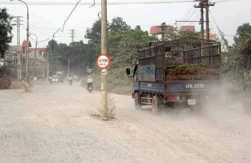 Con đường đi một lần "rợn tóc gáy", nhưng vẫn phải đi