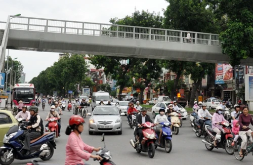 Khẩn trương đưa các cầu bộ hành vào sử dụng