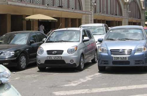 Trông giữ xe ô tô từ 1-1-2012 tại Hà Nội: Mức phí... khủng!