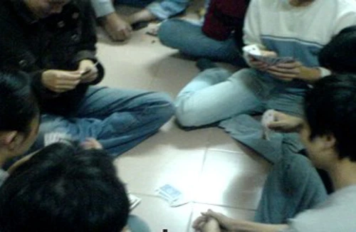 Con bạc đánh nhau chấn thương sọ não 