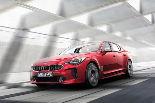 Kia Stinger chính thức xuất hiện, thách thức BMW 3-series