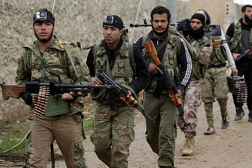 Mỹ tăng cường thả dù vũ khí cho quân đối lập Syria