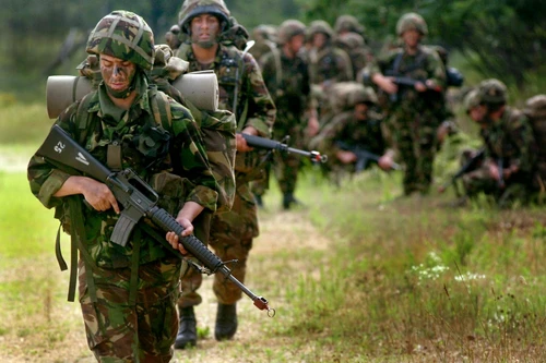 Quân đội Anh thừa nhận có thể bị Nga tiêu diệt trong một buổi chiều