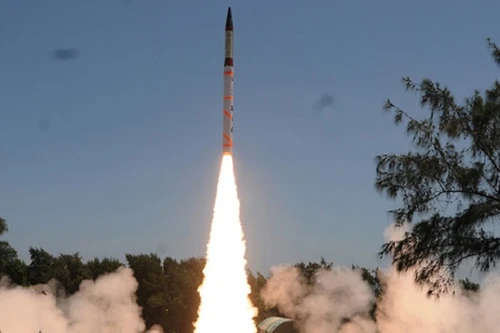 Ấn Độ phóng tên lửa có khả năng mang đầu đạn hạt nhân Agni-IV