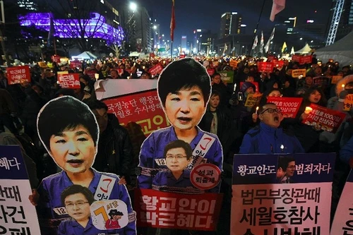 Nhà sư tự thiêu để phản đối Tổng thống Hàn Quốc