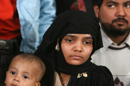 15 năm tìm công lý của thiếu nữ bị hãm hiếp giữa 14 thi thể người thân