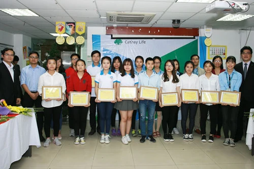 56 sinh viên nhận học bổng "Thịnh Trí Thành Tài" từ Cathay Life Việt Nam 