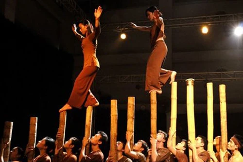 Diễn xiếc thường kỳ ở Nhà hát Lớn Hà Nội