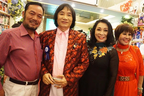 NSƯT Minh Vương mừng sinh nhật "tuổi 40"