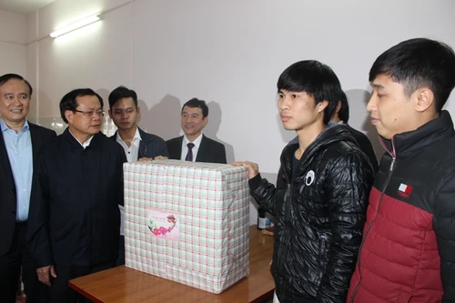 Bí thư Thành ủy Hà Nội thăm công nhân KCN Bắc Thăng Long