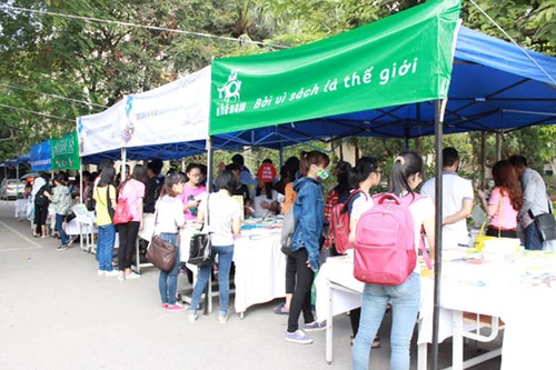 Rộn ràng với hội sách chào mừng ngày Nhà giáo Việt Nam 20-11