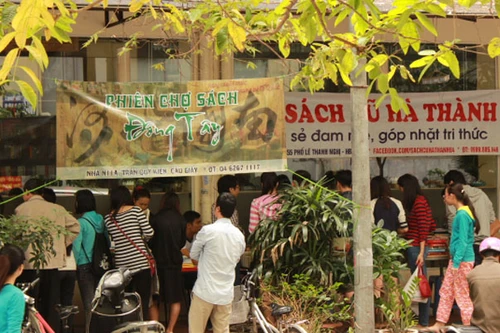 Rộn rã với "Phiên chợ sách giao mùa