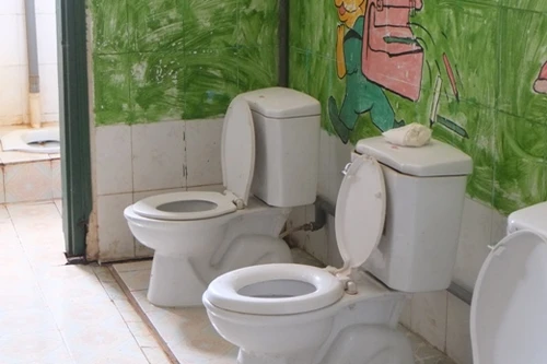Khởi động xây nhà vệ sinh trường học đạt chuẩn ngay trong học kỳ I