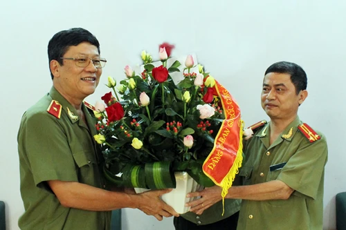 Ban giám đốc CATP Hà Nội thăm và chúc mừng Báo ANTĐ