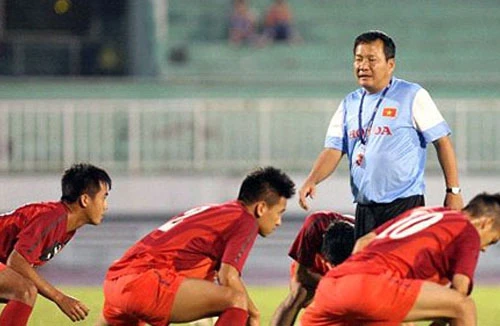 VFF tiếp tục giữ chân HLV Hoàng Văn Phúc