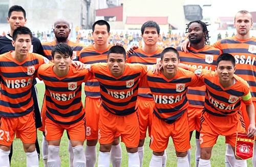 Nhóm cầu thủ "nhúng chàm" tìm gặp "bầu" Trường khóc lóc