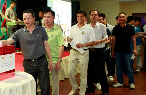 Các tay vợt Việt kiều đóng góp 4.500 USD cho quỹ "Biển đảo quê hương"