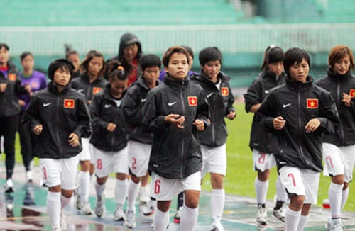 Bị đối xử bất công, tuyển bóng đá nữ Việt Nam vẫn lên đỉnh vinh quang