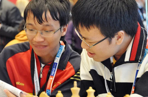 Quang Liêm và Trường Sơn dắt tay nhau vào vòng 2