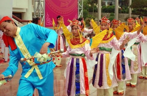 "Tiệc nghệ thuật" dâng vua Hùng