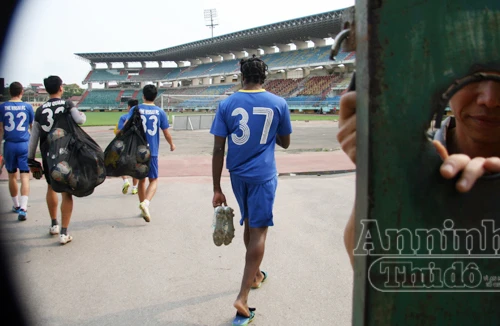 Danh Ngọc, Văn Thắng ngông nghênh bước vào sân tập