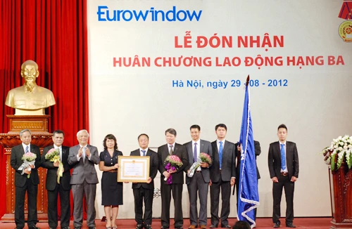 Eurowindow đón nhận Huân chương Lao động hạng Ba