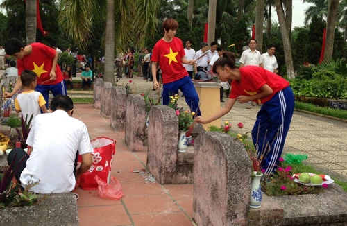 Vận động viên Hà Nội tri ân các anh hùng liệt sỹ