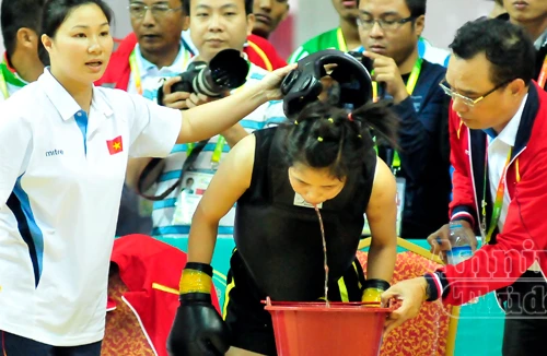 Võ sỹ Việt Nam đổ máu lấy HCV SEA Games