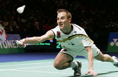 Tiến Minh khiến cựu VĐTG mướt mồ hôi