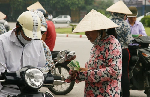 Vé "chợ đen" trận U19 Việt Nam - U19 Nhật Bản hạ nhiệt