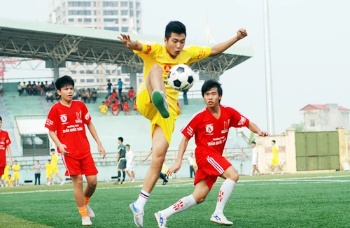 Những khoảnh khắc ấn tượng sân chơi bóng đá học trò