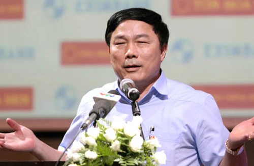 Bầu Đệ tố BTC giải V-League “bơm dầu vào lửa”
