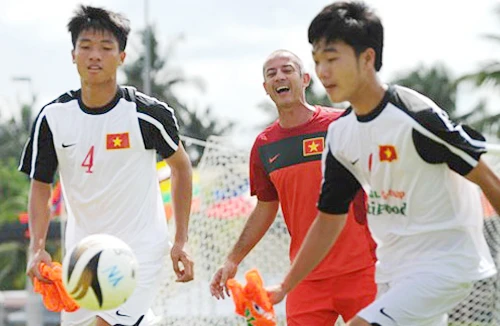 HLV Graechen: Cầu thủ U19 Việt Nam không biết sợ!