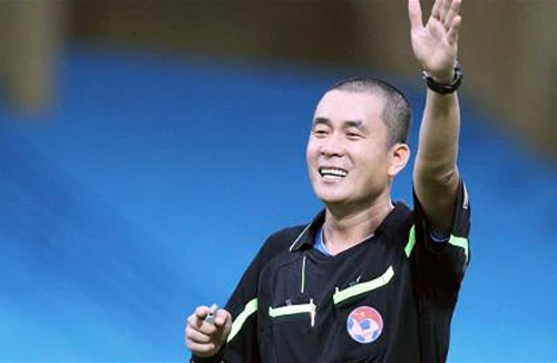 Trọng tài Nguyễn Trọng Thư lần đầu đoạt Còi Vàng