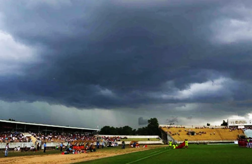 Sân Đồng Nai và "vở hài kịch" trong chiều giông lốc