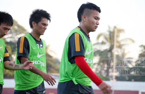 U23 Việt Nam mướt mồ hôi sau buổi tập đầu tại Myanmar