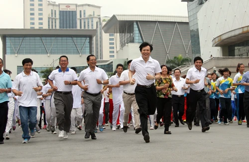 Hà Nội: 1.500 người chạy "Vì hòa bình"