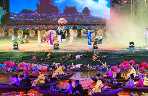 Tôn vinh văn hóa các dân tộc Việt Nam