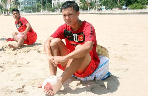 Thành Lương “bị loại” khỏi cuộc đua Quả bóng vàng 2012