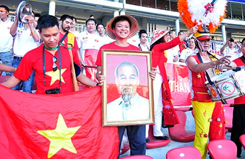 U23 phụ công gần 100 CĐV Việt Nam lặn lội sang Myanmar cổ vũ