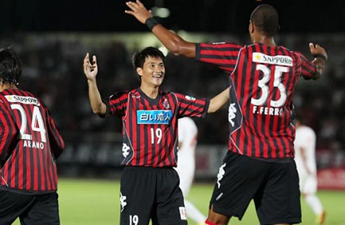 SLNA không muốn "nhả" Công Vinh cho Sapporo