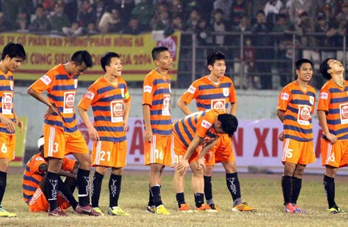 Đội bóng "dị" nhất Việt Nam thoi thóp chờ khai tử