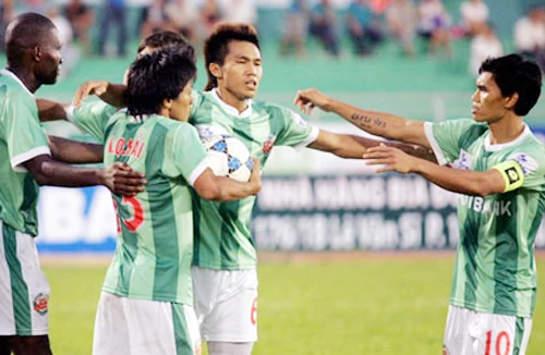 Không chịu được nhiệt, Navibank SG rút khỏi bóng đá