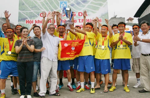 Đội bóng Báo ANTĐ bảo vệ thành công chức vô địch