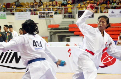 Võ sỹ Phạm Thị Tiến mất HCV trong gang tấc